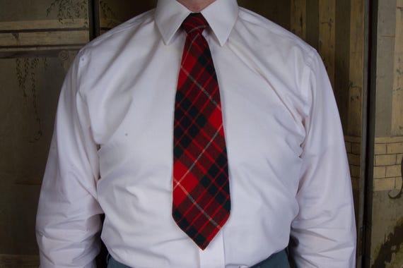 Vintage 1920s 1930s Munrospun Scottish Woven Wool Plaid Tartan Tie in Red, White, Green and Navy Fraser Red