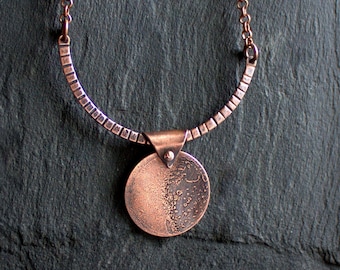 Full Moon Hanger Ketting - Geëtste Koper, Geoxideerde Patina, Astronomie Wetenschap Lunar Sieraden, Mens Womens Unisex