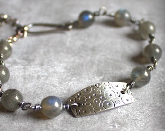 Orbit Armband - Labradoriet Edelsteen, Sterling Zilver, Circles Design, Grijs Blauw Flash, Geoxideerde Patina, Rolo Ketting, Metaalwerk Boho Sieraden