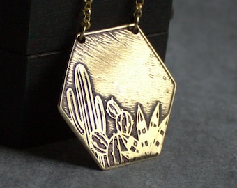 Geëtste Saguaro Cactus-ketting - goudmessing zeshoekige hanger
