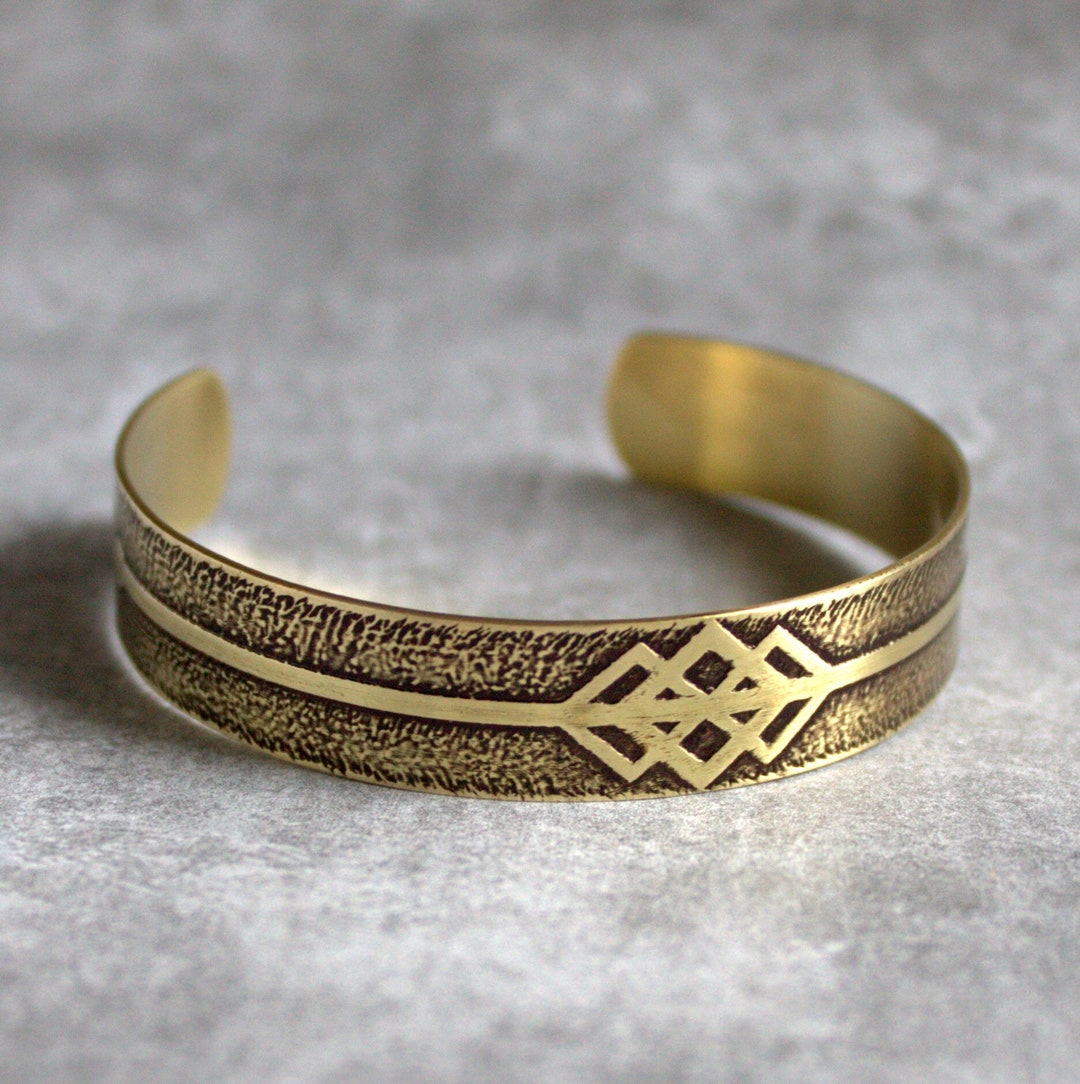 Arrow Cuff Bracelet in Brass plated in 18K Gold