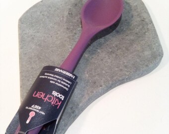 Hand carved soapstone spoon rest 08122501