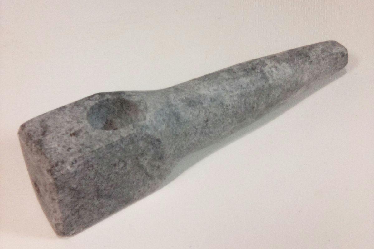 Hand carved American soapstone pipe 09032402