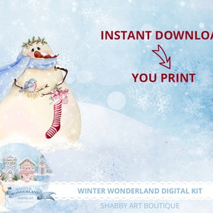Op de afbeelding: Een digitale printbare set met een sneeuwpop met een blauwe sjaal, een vogel in een nest en een rood-wit gestreepte sok. De set bevat ook een winterwonderland sc&egrave;ne met huizen en een sneeuwpop. De tekst "Winter Wonderland Digital Kit" en "Shabby Art Boutique" is in de afbeelding opgenomen.