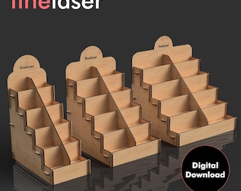 Könnte beinhalten: Drei Holz-Ausstellungsständer mit mehrstufigen Regalen. Die Ständer sind aus hellem Holz gefertigt und haben eine geschwungene Oberseite. Der Text "finelaser" steht oben. Der untere Teil des Bildes zeigt die Holzstärke in mm und Zoll. Digitaler Download.