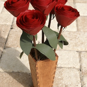 Handmade wood roses with wooden vase, 5 red wooden roses, 5th anniversary gift, wood anniversary, home decor, dorm decor, teacher