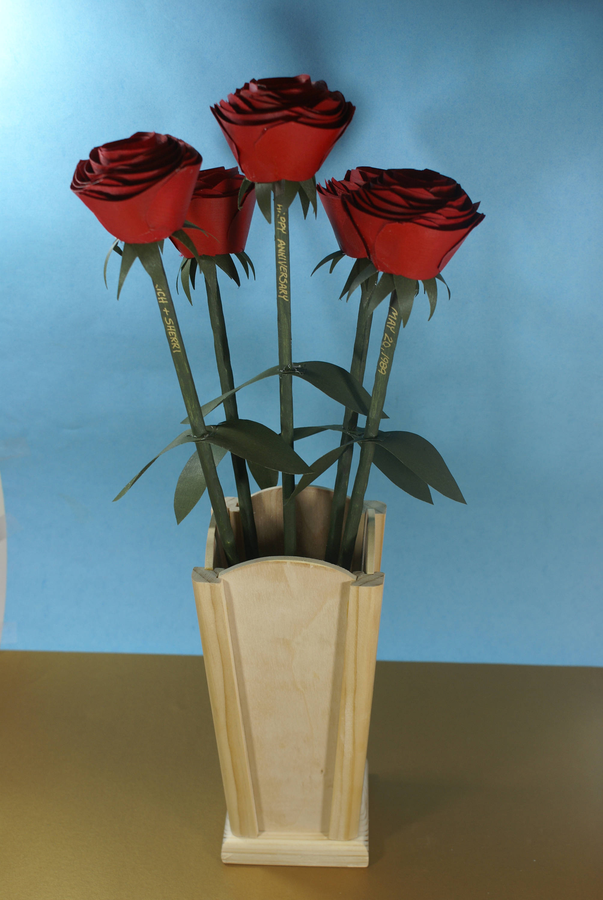 5 Red Wood Long Stem Roses In Vase With Personalized Messages Etsy