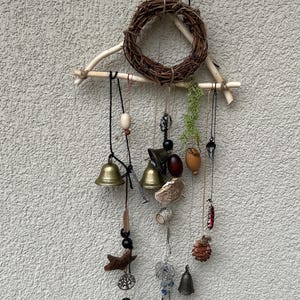 Magisches Geschenk - Traditionelle handgefertigte  Hexenglocke für Hexen Haus.  Entdecke die Magie und den Schutz des bewussten Moments