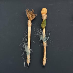 2 piume naturali - Penne da strega fatte a mano realizzate con legni e piante - Set di penne calligrafiche realizzate con materiali naturali
