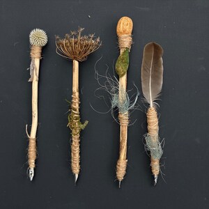 4 plumes naturelles - stylos de sorcière faits à la main en bois flotté, ensemble de stylos de calligraphie matériaux naturels, baguette de sorcière pour sorcière verte