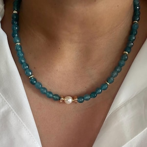 Jade Stone Beaded Necklace with Gold and Pearl Accents – Elegant Boho Jewelry