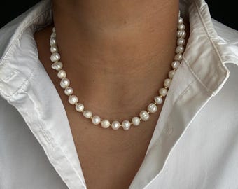 Freshwater pearl beaded necklace with gold toggle clasp