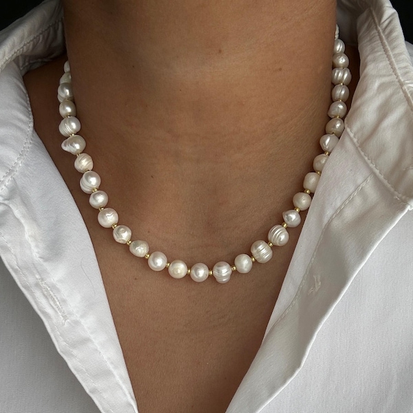 Freshwater pearl beaded necklace with gold toggle clasp