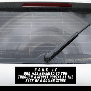 Imán para parachoques desquiciado, regalo existencial divertido, regalo para calcetines de coche, regalo de broma novedoso, pegatina extraña maldita, calcomanía de la generación Alfa Millennial