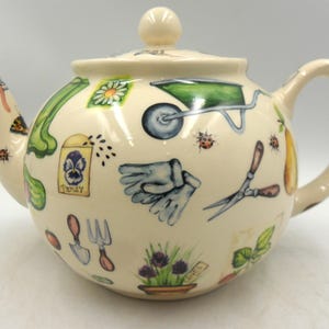 Théière 6 tasses au design jardinage par Heron Cross Pottery