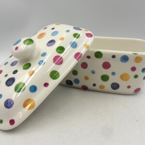 Butterdish in Handpainted Polka Spots design by Heron Cross Pottery. Bild 10