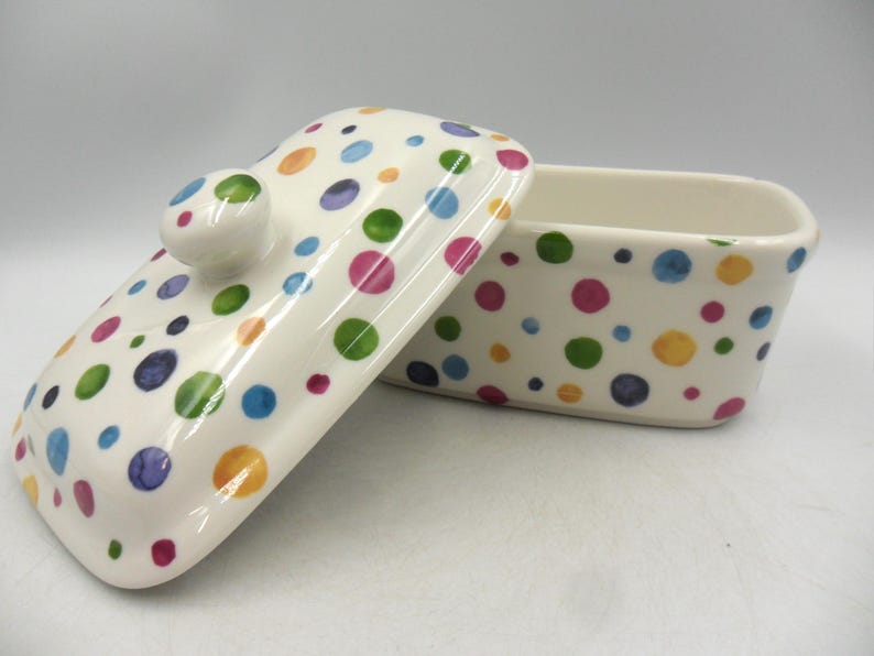Butterdish in Handpainted Polka Spots design by Heron Cross Pottery. Bild 10