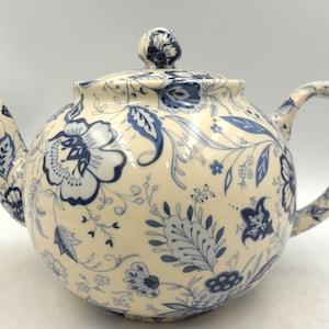 6 Cup teapot in Blue Persia Design by Heron Cross Pottery
