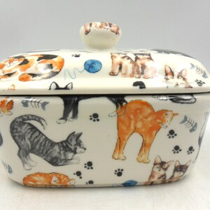 Butterdish in Cats and Kittens Meow design by Heron Cross Pottery.
