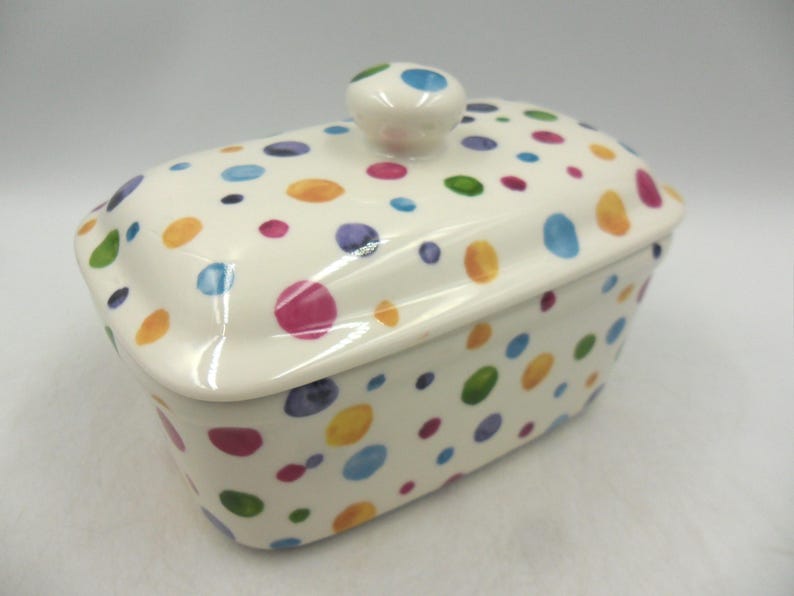 Butterdish in Handpainted Polka Spots design by Heron Cross Pottery. Bild 5