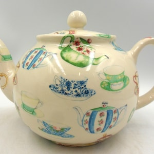 6 Cup Teapot in Teatime Design by Heron Cross Pottery