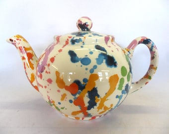 Teekanne für 2 Tassen im Design „Farbspritzer“ von Heron Cross Pottery.
