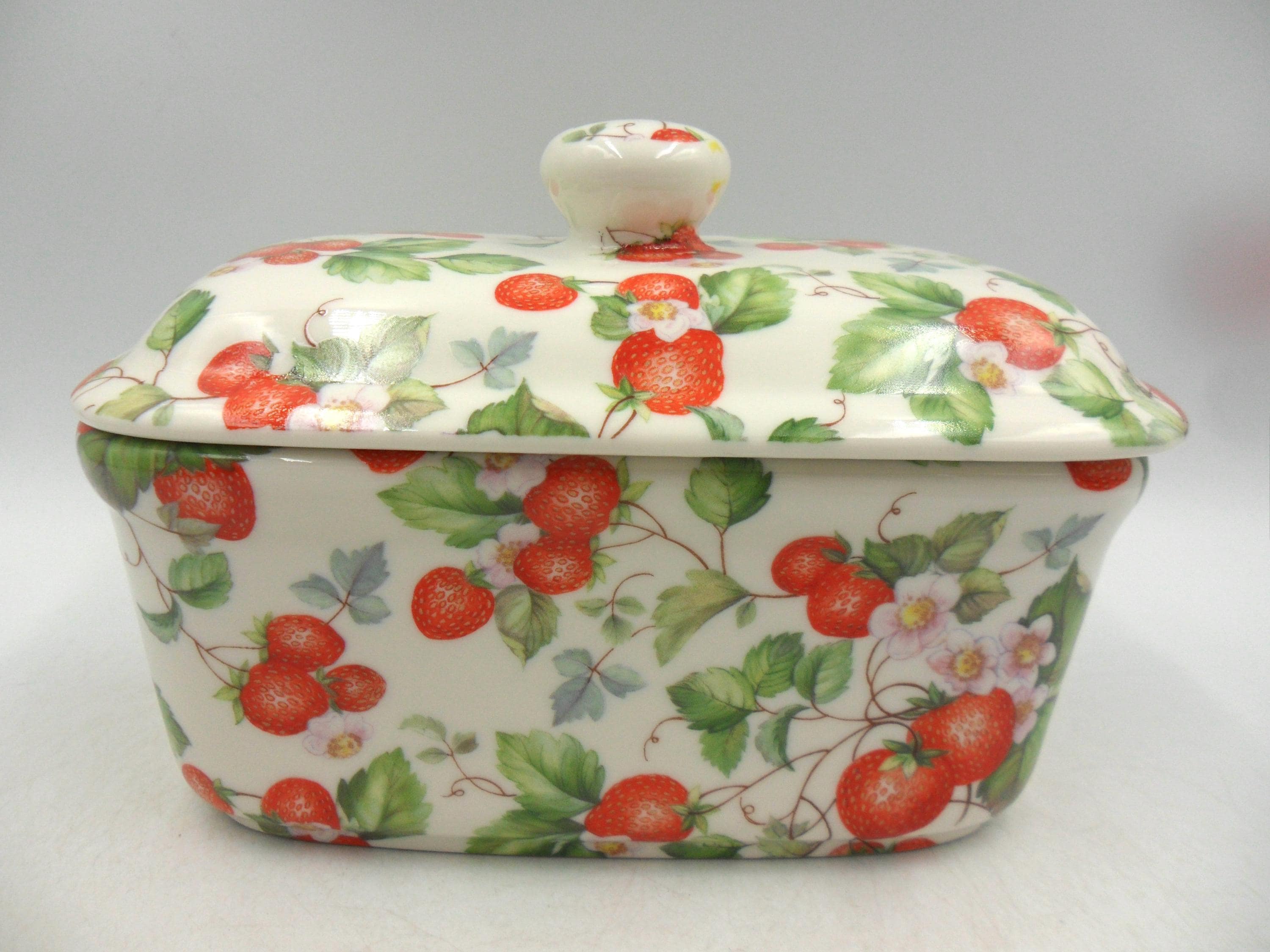 Heron Cross Pottery によるストロベリー チンツ デザインのバター