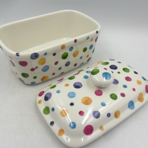 Butterdish in Handpainted Polka Spots design by Heron Cross Pottery. Bild 6