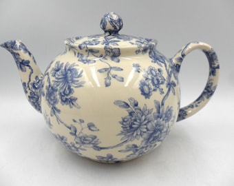 6 Cup teapot in Blue Imari Peony Design by Heron Cross Pottery