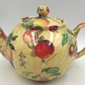 Théière 2 tasses motif fruits rustiques par Heron Cross Pottery.