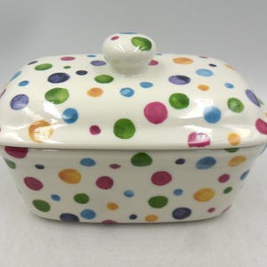 Butterdish in Handpainted Polka Spots design by Heron Cross Pottery. Bild 9