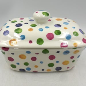 Butterdish in Handpainted Polka Spots design by Heron Cross Pottery. Bild 2