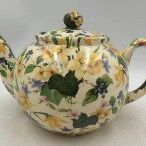 2 Cup Teapot in Spring Daffodil Chintz design by Heron Cross Pottery