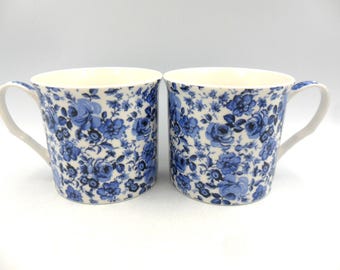 Set aus 2 Ditsy Blue Rose Palastbechern.