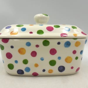Butterdish in Handpainted Polka Spots design by Heron Cross Pottery. Bild 1
