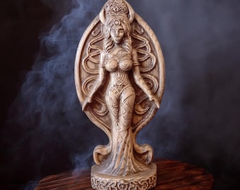 Solstaty Sunna Gudinna Sunna, Sol Nordisk Hednisk Altare Staty Träsnideri Gudinna Staty Skulptur Altarskulptur Nordisk Hednisk Gudinna Altare