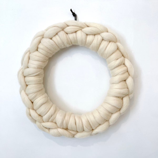 Grande couronne de laine confortable - couronne en tricot épais de 18 pouces - couronne au crochet - couronne en tricot géante - couronne de vacances - couronne de porte d'entrée