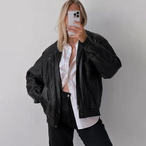 Oversize&#39;owa czarna kurtka typu bomber z jagnięcej skóry: ręcznie robiona damska odzież codzienna