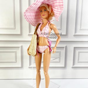 Rosa Gingham Bikini-Badeanzug, Hut enthalten, Modepuppenkleidung, 11,5 "Puppe, 12" Puppe, realistische Puppenkleidung