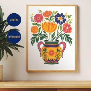 Lámina de arte floral para una decoración colorida del hogar Ilustración floral para una decoración ecléctica Póster de jarrón de flores vibrantes con fondo blanco