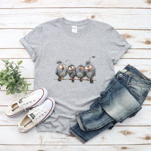 Leuke cartoon vogel T-shirts, grappige dieren in het wild grafisch T-shirt, schattig vogel ontwerp shirt, cadeau schattige dierenliefhebber, eigenzinnige vogel illustratie