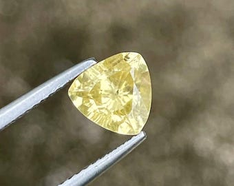 1.52 carats Fine Quality Yellow Sapphire Trilliant Cut Natural Sri Lankan Gemstone