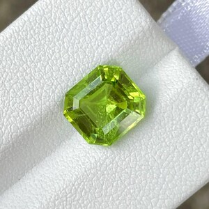 4.16 carats Apple Green Peridot Stone Emerald Cut Natural Pakistani Gemstone