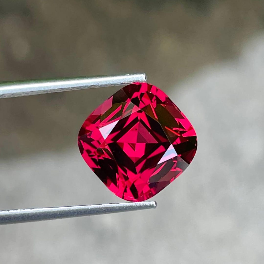8.46 Carats Reddish Pink Garnet Square Cushion Cut Natural Tanzanian ...