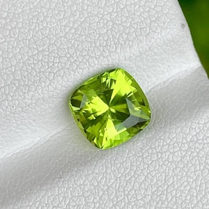Pietra di peridoto da 2,18 carati, pietra preziosa pakistana naturale con taglio di precisione personalizzato