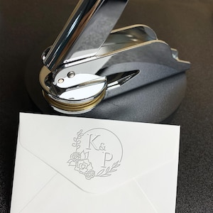 Carimbo de relevo de casamento personalizado para envelopes, carimbo de relevo personalizado, relevo de papel, relevo de iniciais, relevo de guardanapo