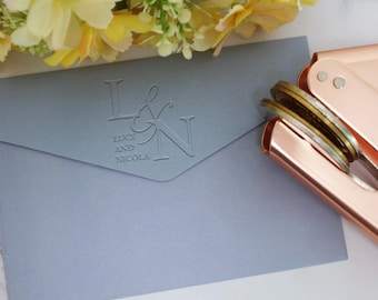 Personalisiere deine Hochzeit Prägezange | 48 Designs | Monogramm Präger | Servietten Präger | Kuvert und Einladungspräger