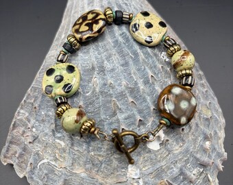 Handcrafted Afrocentric bracelet handcrafted with beads made from KENYA (East Africa)