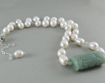 Carved green aventurine / white freshwater pearl/ knotted /magnetic clasp necklce