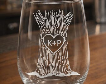 Valentines Wine Glasses with initials - Perfect couples gift